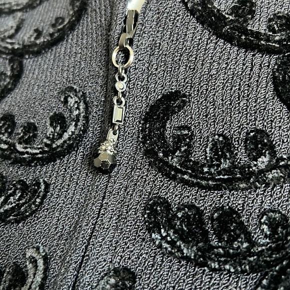 St. John Evening - Black embellished Jacket. GORGEOUS! Like NEW! Size 10 - Picture 3 of 10